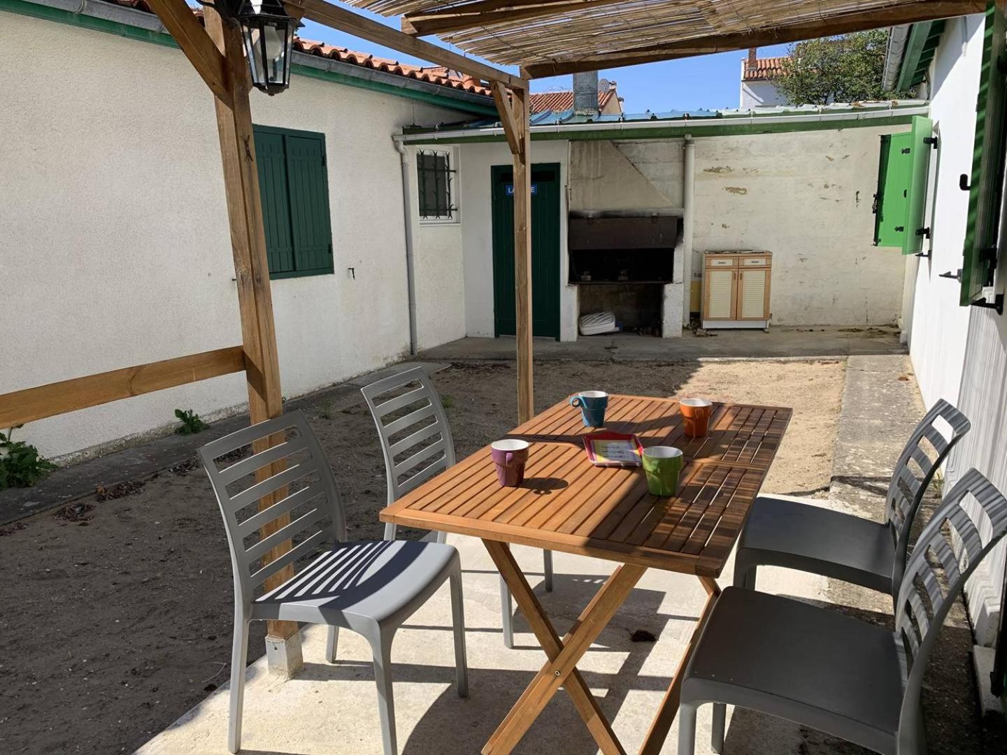 St Georges De Didonne - Agreable Petite Maison Avec Cour - 1 Chambre Saint-Georges-de-Didonne Ngoại thất bức ảnh
